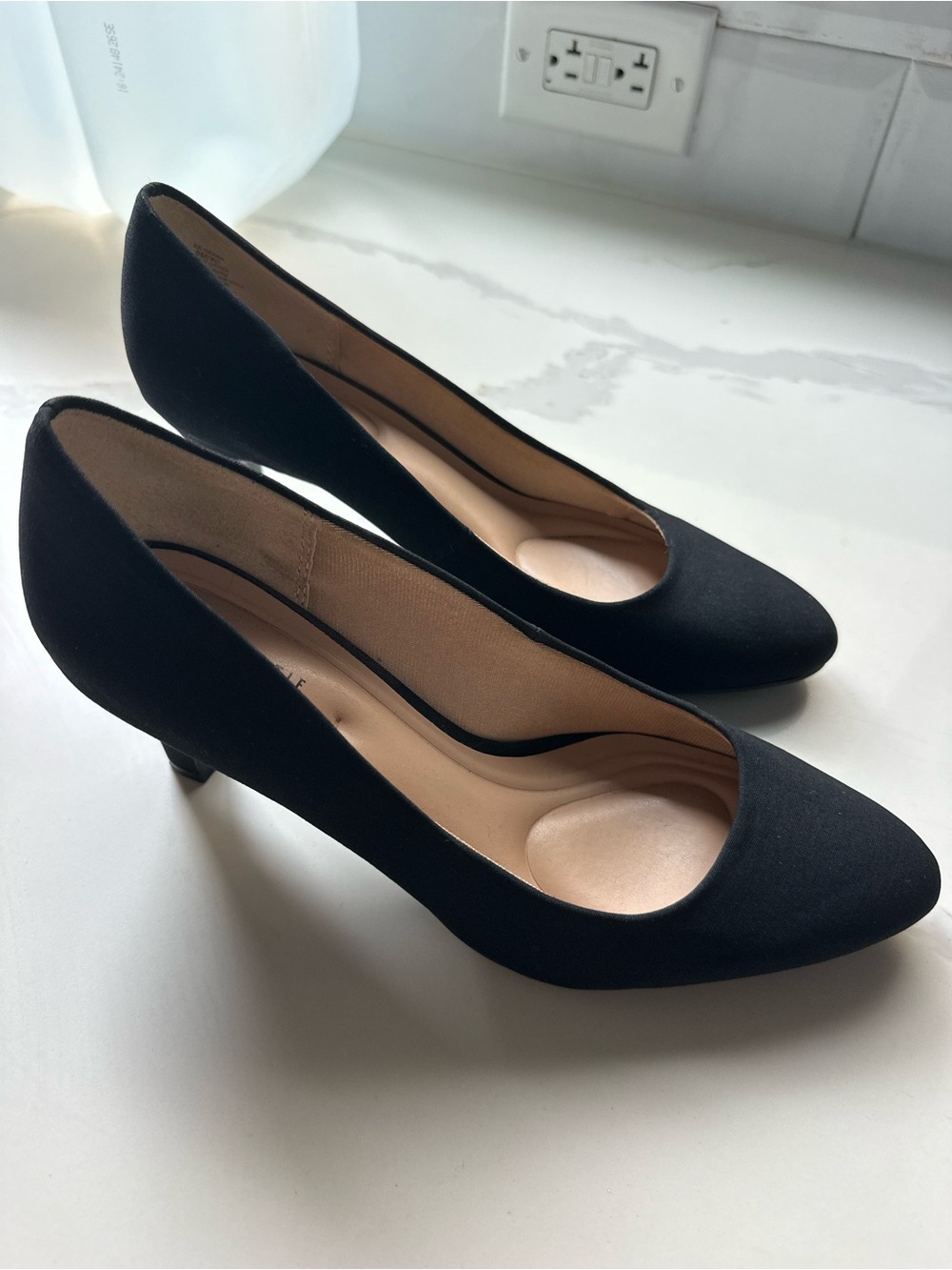 Kelly & Katie Black Pointed Toe Heels Size 9